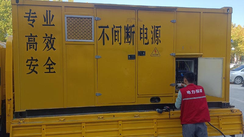 阳日镇柴油发电机组和UPS电源配合使用时，如何避免切换过程中的电力中断？